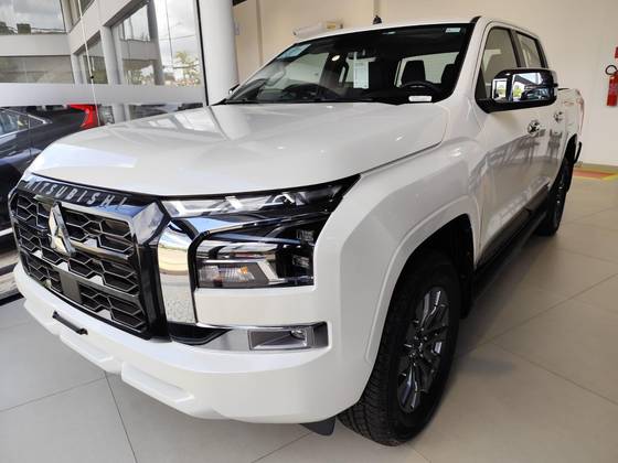 MITSUBISHI TRITON 2.4 BITURBO DIESEL CD HPE 4X4 AUTOMÁTICO MITSUBISHI TRITON 2.4 BITURBO DIESEL CD HPE 4X4 AUTOMÁTICO